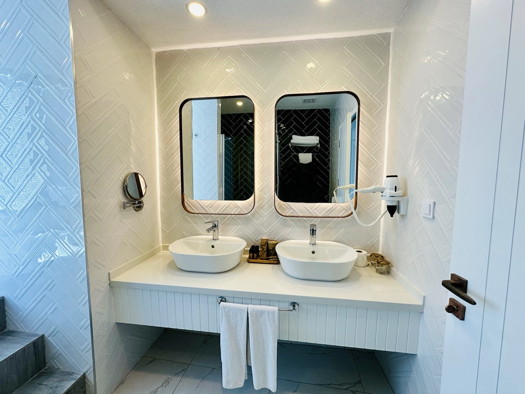 Suite Room	 2