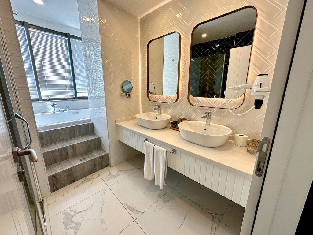 Suite Room	 2
