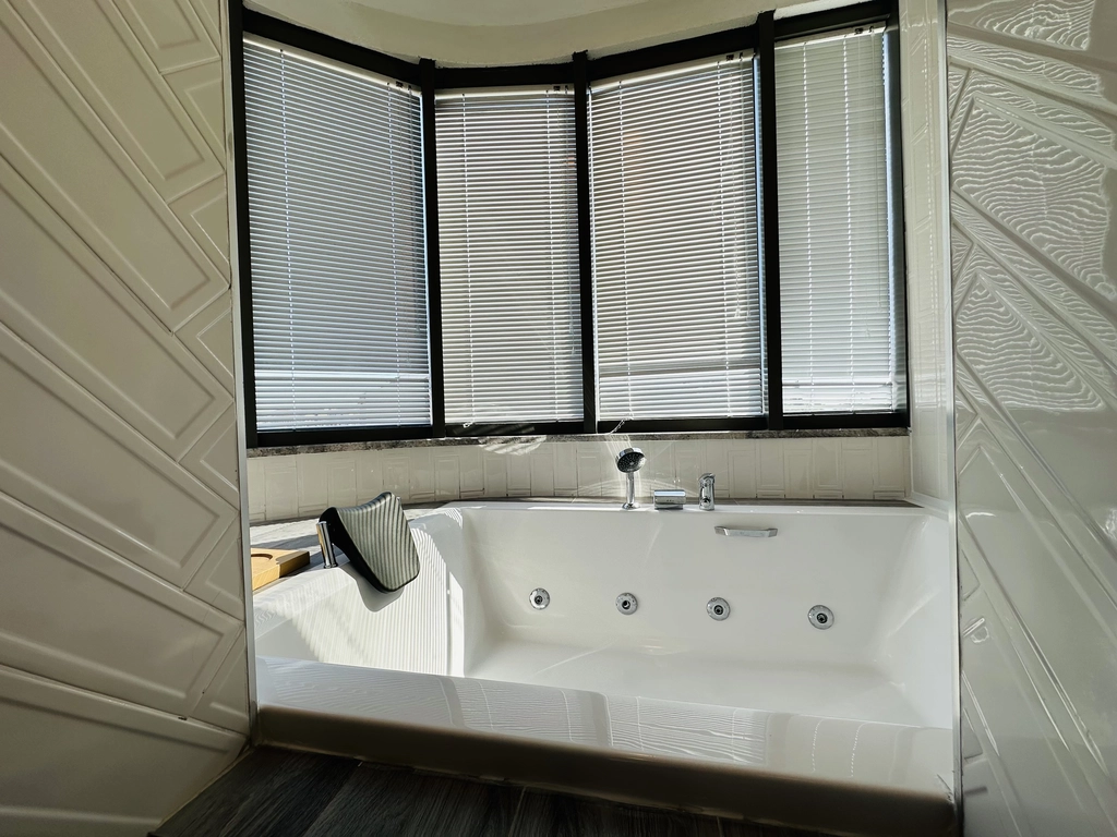 Suite Room	 2